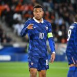 Football : « Il marque toujours et continuera à le faire », Mbappé adule Messi