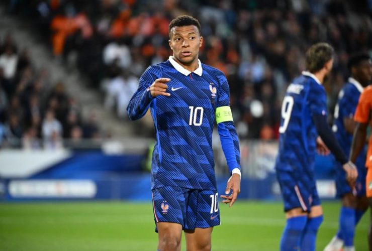 Football : « Il marque toujours et continuera à le faire », Mbappé adule Messi