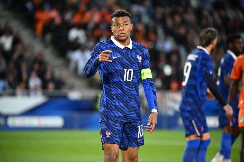 Football : « Il marque toujours et continuera à le faire », Mbappé adule Messi